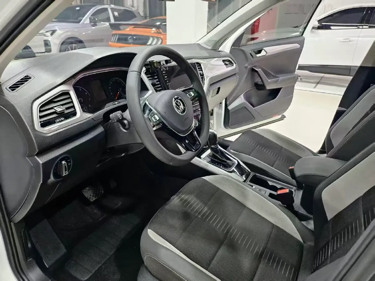 2021 Volkswagen T-Roc 1.4T 150HP L4 7DCT,autocango,china used car exporter,china ev exporter,chinese used car exporter,chinese used ev exporter