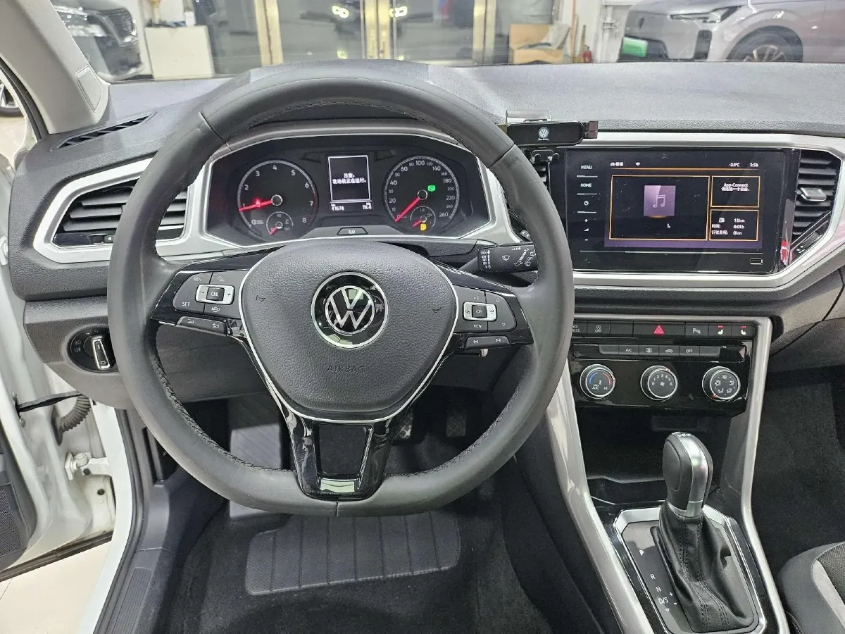 2021 Volkswagen T-Roc 1.4T 150HP L4 7DCT,autocango,china used car exporter,china ev exporter,chinese used car exporter,chinese used ev exporter
