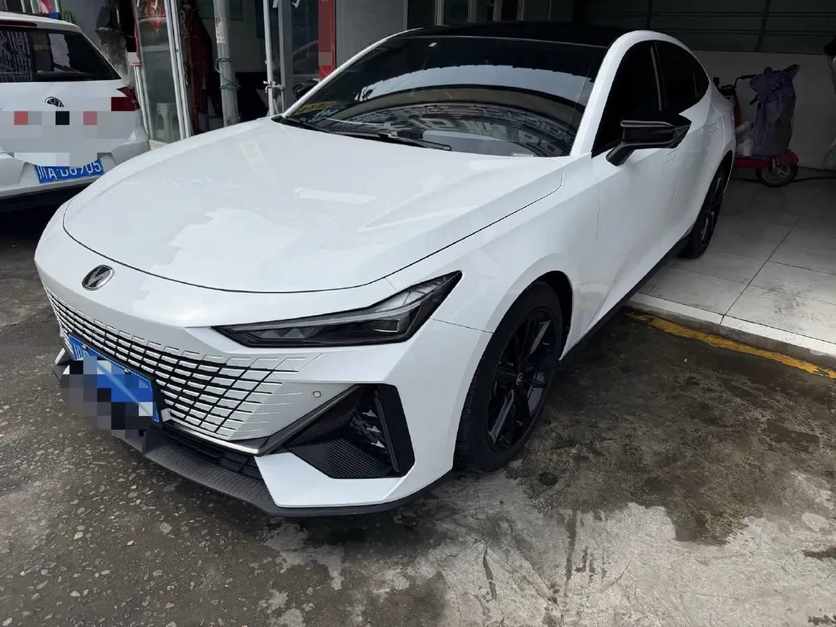 2023 ChangAn UNI-V 1.5T 188HP L4 7DCT,autocango,china used car exporter,china ev exporter,chinese used car exporter,chinese used ev exporter