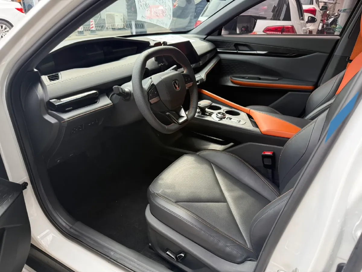 2023 ChangAn UNI-V 1.5T 188HP L4 7DCT,autocango,china used car exporter,china ev exporter,chinese used car exporter,chinese used ev exporter