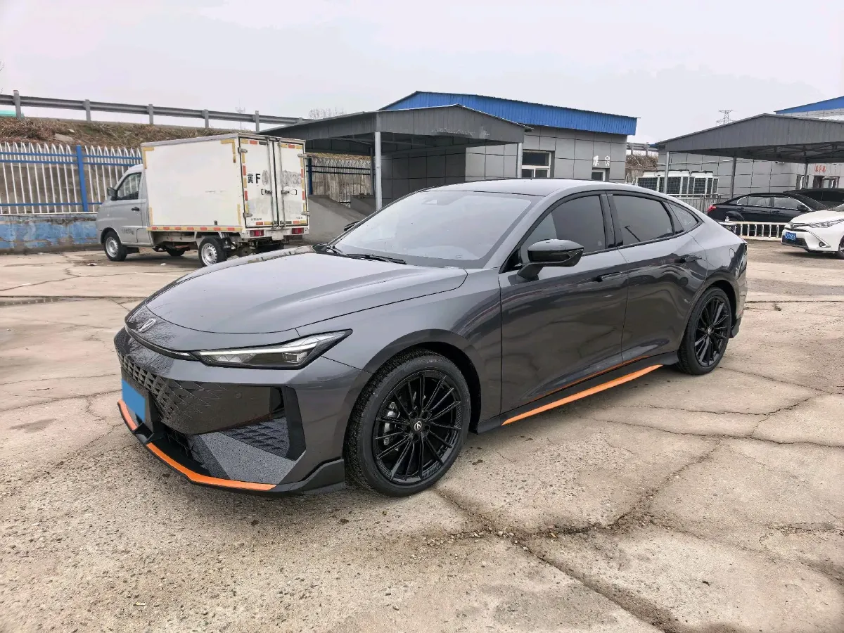 2024 ChangAn UNI-V 1.5T 188HP L4 7DCT,autocango,china used car exporter,china ev exporter,chinese used car exporter,chinese used ev exporter