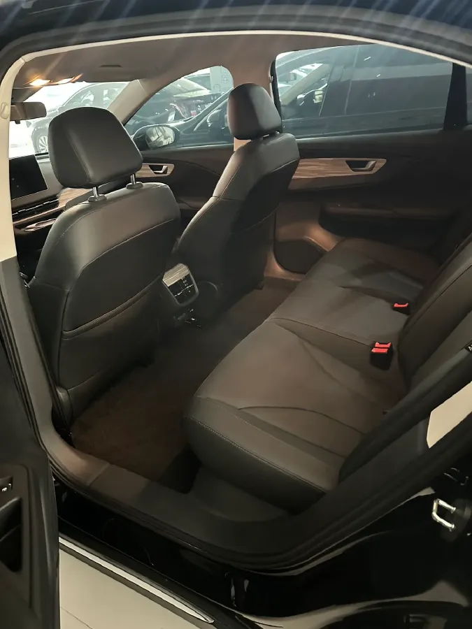 2024 HongQi E-QM5 BEV 72KWH,autocango,china used car exporter,china ev exporter,chinese used car exporter,chinese used ev exporter