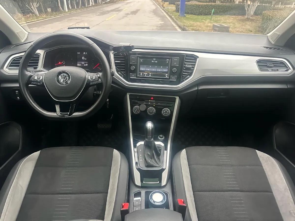 2020 Volkswagen T-Roc 1.4T 131HP L4 7DCT,autocango,china used car exporter,china ev exporter,chinese used car exporter,chinese used ev exporter