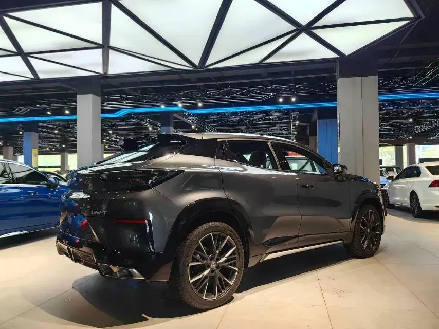 2023 ChangAn UNI-T 1.5T 188HP L4 7DCT,autocango,china used car exporter,china ev exporter,chinese used car exporter,chinese used ev exporter