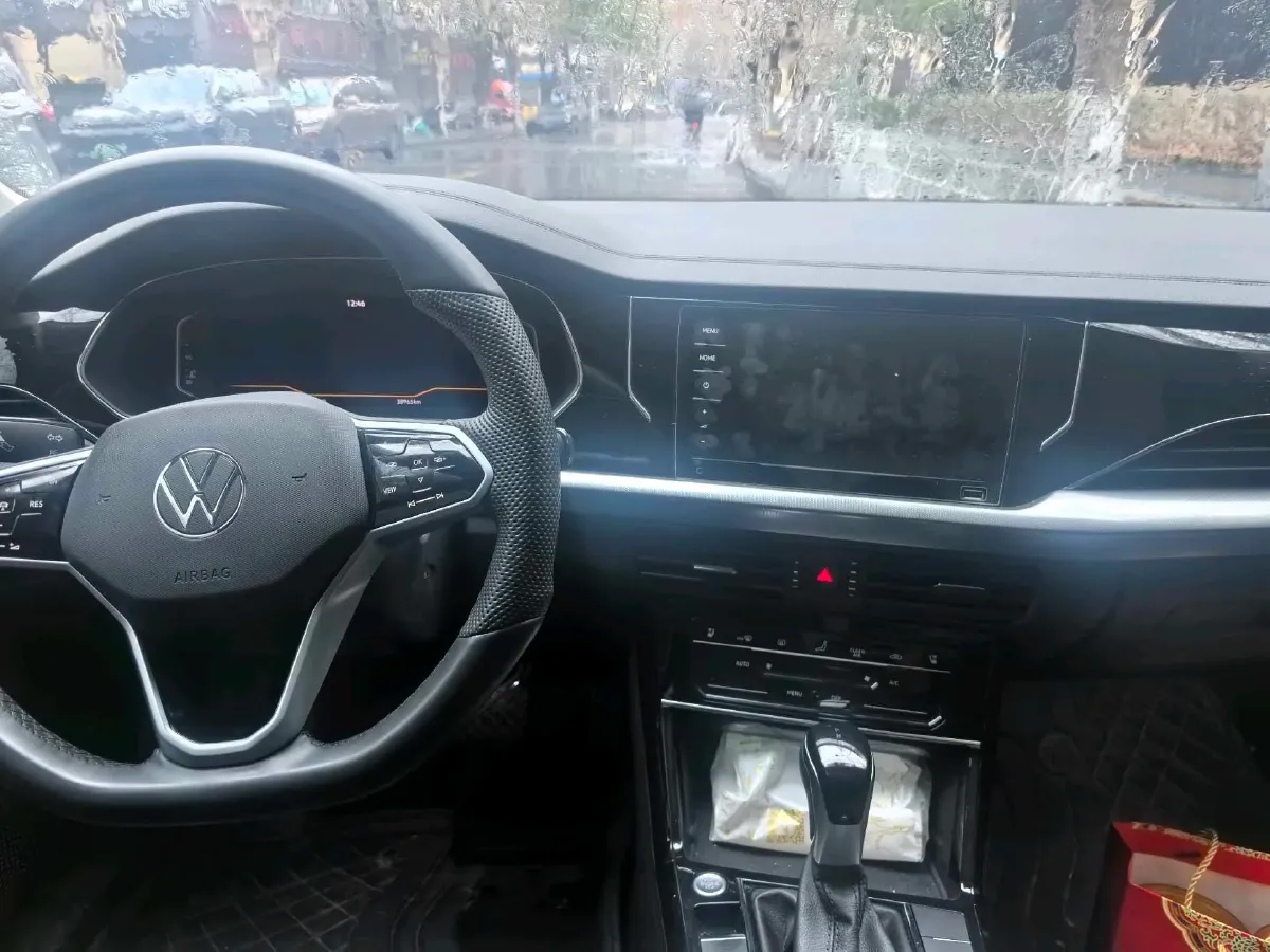 2024 Volkswagen Passat 2.0T 186HP L4 7DCT,autocango,china used car exporter,china ev exporter,chinese used car exporter,chinese used ev exporter