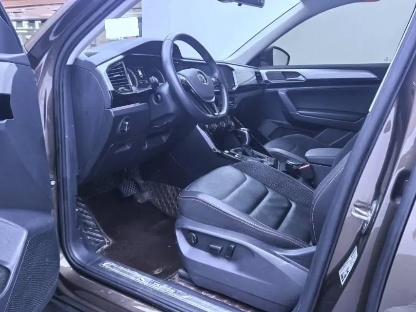 2019 MINI CLUBMAN 1.5T 102HP L3 6AT,autocango,china used car exporter,china ev exporter,chinese used car exporter,chinese used ev exporter