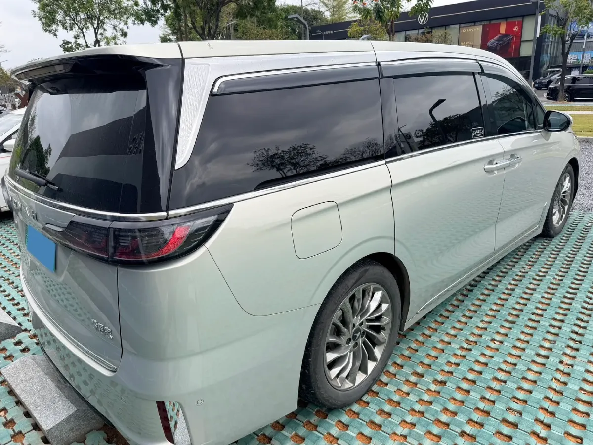 2024 Voyah Dream 1.5T 150HP L4 PHEV 43KWH,autocango,china used car exporter,china ev exporter,chinese used car exporter,chinese used ev exporter