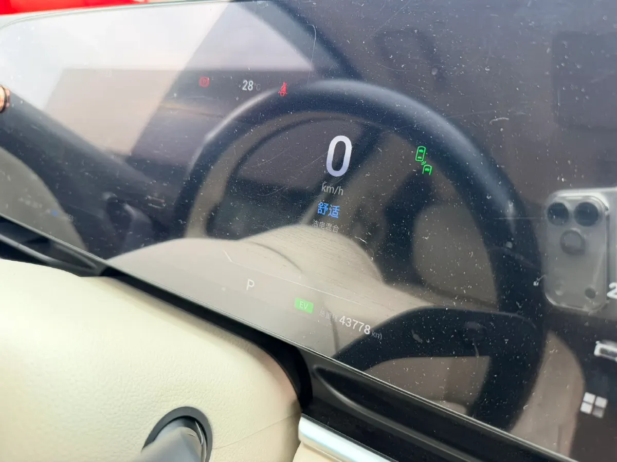 2024 Voyah Dream 1.5T 150HP L4 PHEV 43KWH,autocango,china used car exporter,china ev exporter,chinese used car exporter,chinese used ev exporter