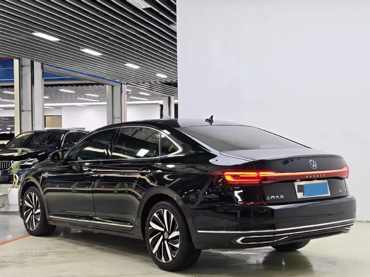 2023 Volkswagen Passat 2.0T 220HP L4 7DCT,autocango,china used car exporter,china ev exporter,chinese used car exporter,chinese used ev exporter