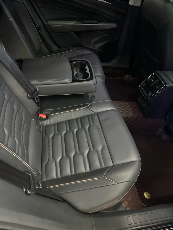 2020 Volkswagen Passat 2.0T 186HP L4 7DCT,autocango,china used car exporter,china ev exporter,chinese used car exporter,chinese used ev exporter