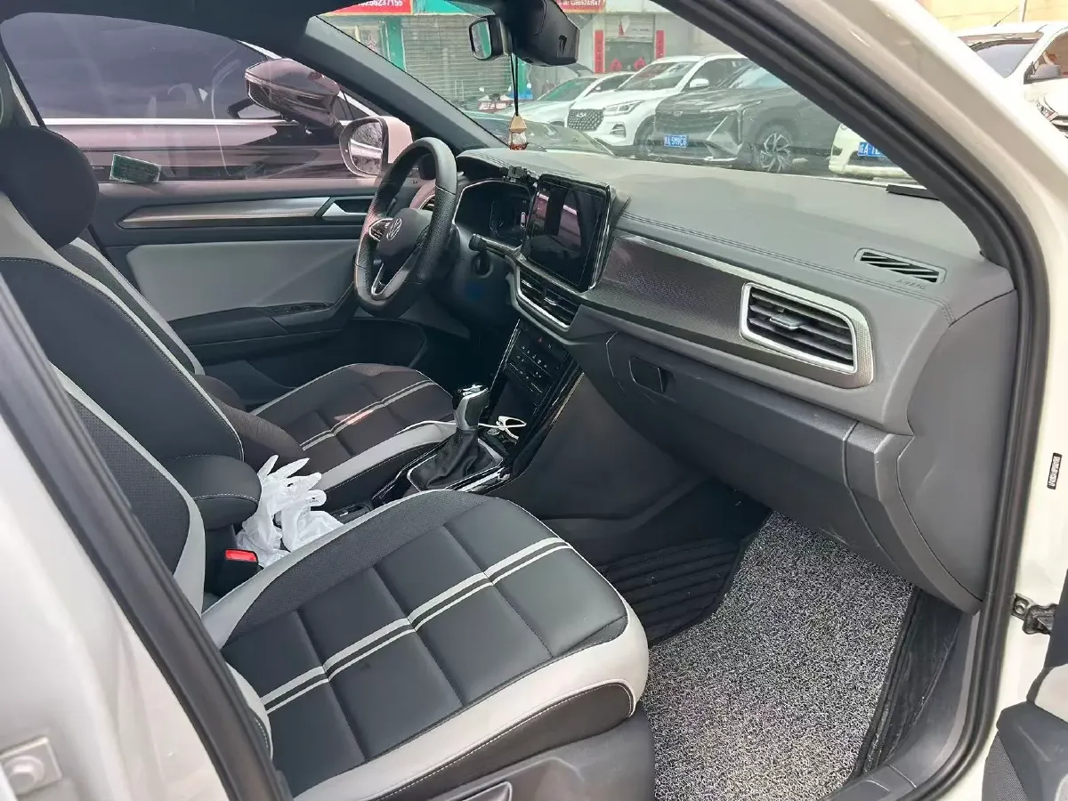 2023 Volkswagen T-Roc 1.5T 160HP L4 7DCT,autocango,china used car exporter,china ev exporter,chinese used car exporter,chinese used ev exporter