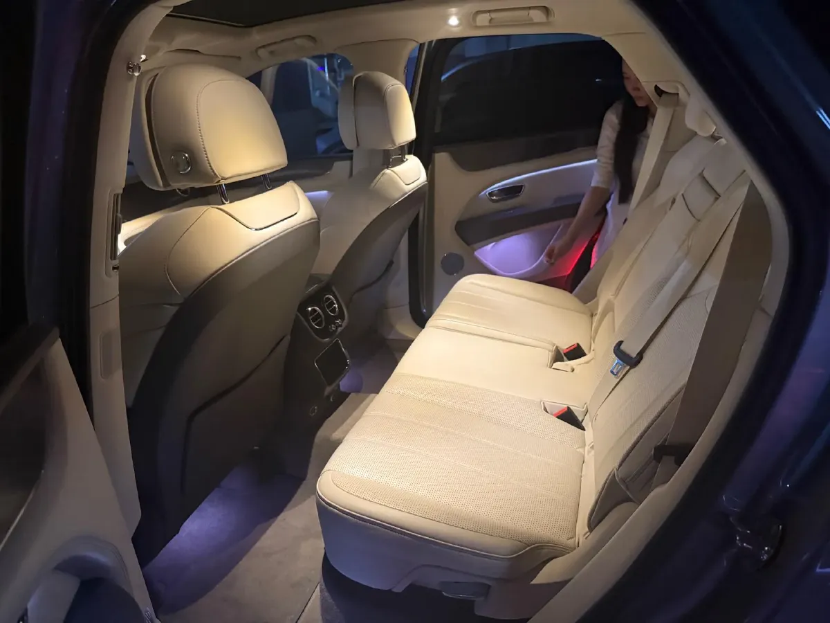 2021 Bentley Bentayga 4.0T 550HP V8 8AT,autocango,china used car exporter,china ev exporter,chinese used car exporter,chinese used ev exporter