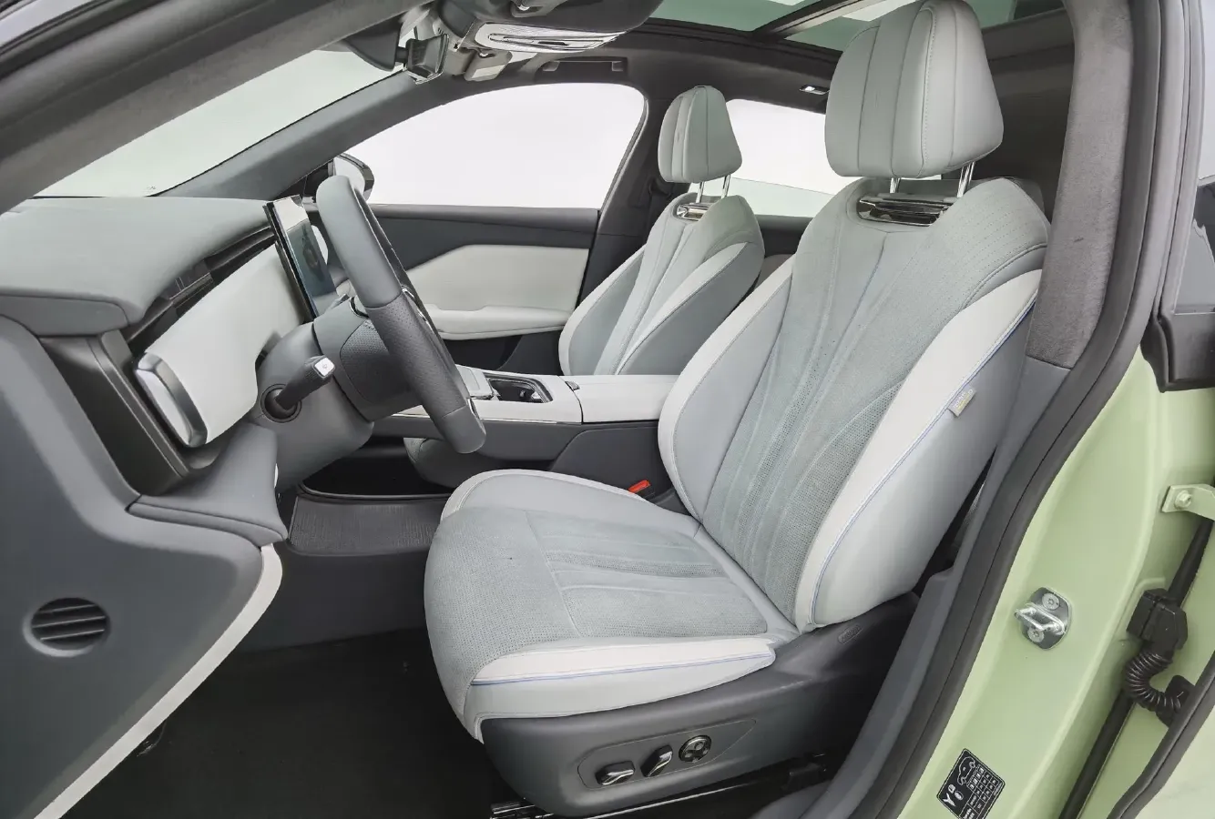 2024 Voyah ZhiYin BEV 109KWH,autocango,china used car exporter,china ev exporter,chinese used car exporter,chinese used ev exporter