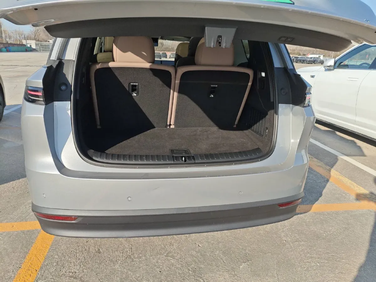 2025 Li i8 BEV,autocango,china used car exporter,china ev exporter,chinese used car exporter,chinese used ev exporter