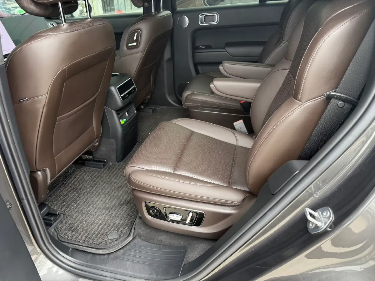 2023 Li L8 Range Extended 154HP REEV 40.9KWH,autocango,china used car exporter,china ev exporter,chinese used car exporter,chinese used ev exporter