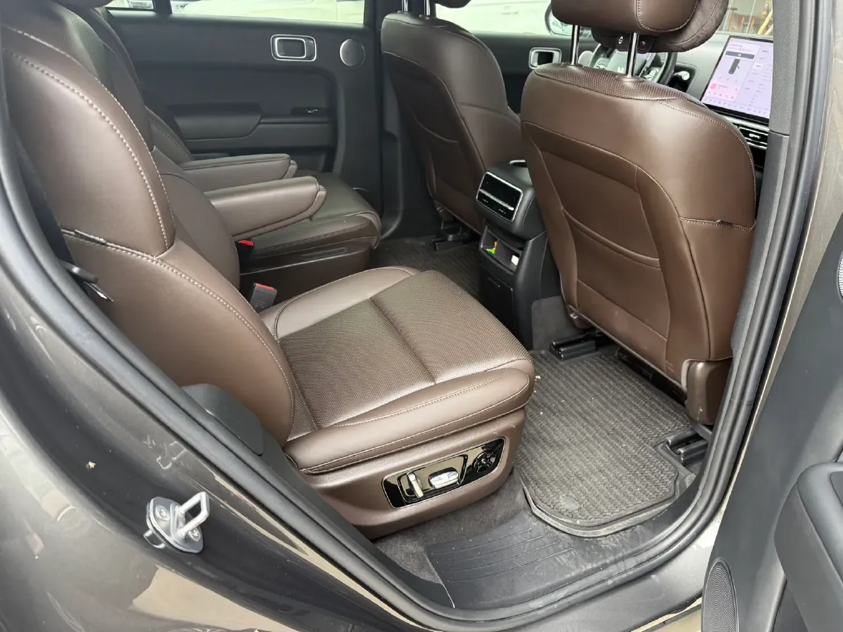 2023 Li L8 Range Extended 154HP REEV 40.9KWH,autocango,china used car exporter,china ev exporter,chinese used car exporter,chinese used ev exporter