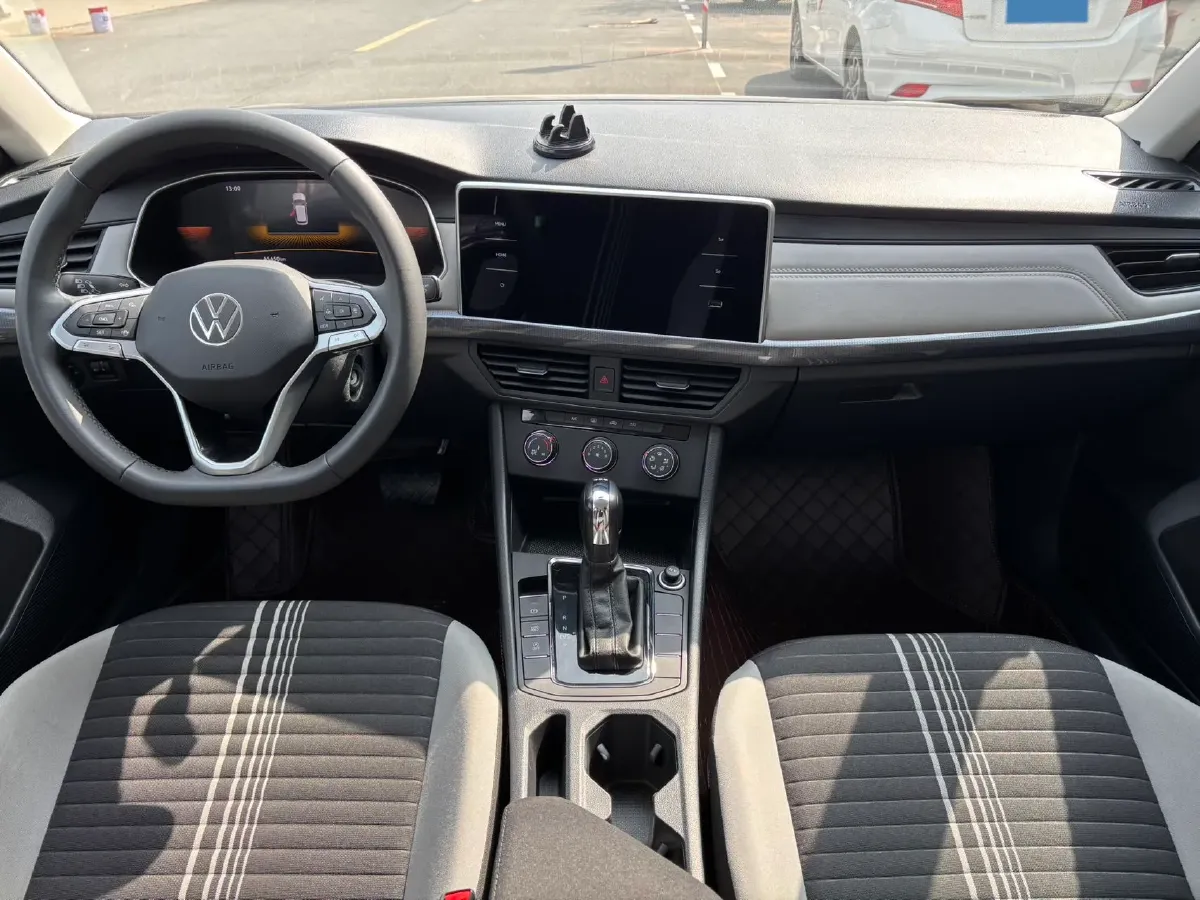 2024 Volkswagen Bora 1.2T 116HP L4 7DCT,autocango,china used car exporter,china ev exporter,chinese used car exporter,chinese used ev exporter