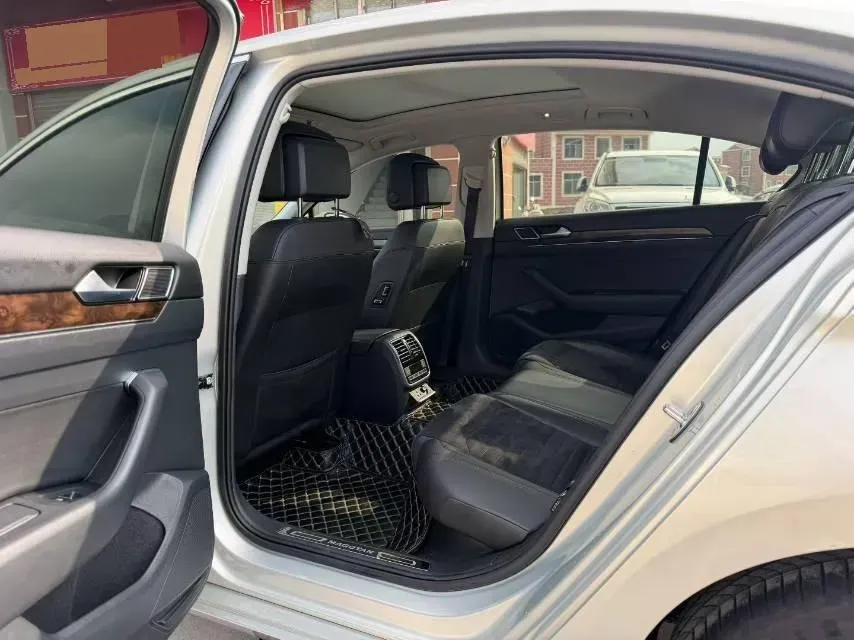 2018 Volkswagen Magotan 1.8T 180HP L4 7DCT,autocango,china used car exporter,china ev exporter,chinese used car exporter,chinese used ev exporter