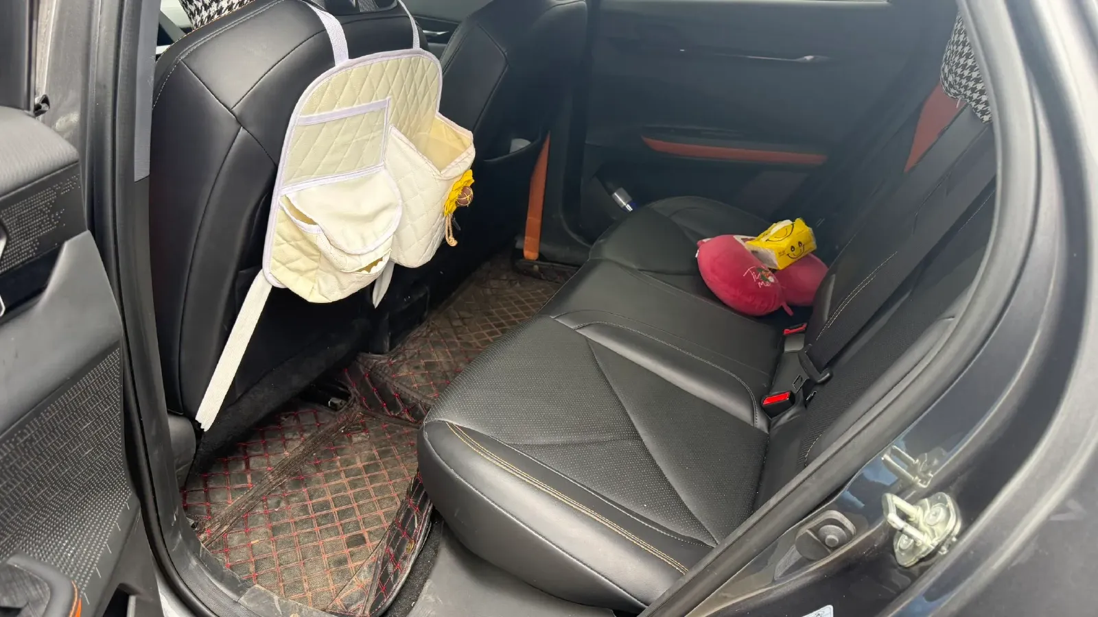 2022 ChangAn UNI-V 1.5T 188HP L4 7DCT,autocango,china used car exporter,china ev exporter,chinese used car exporter,chinese used ev exporter