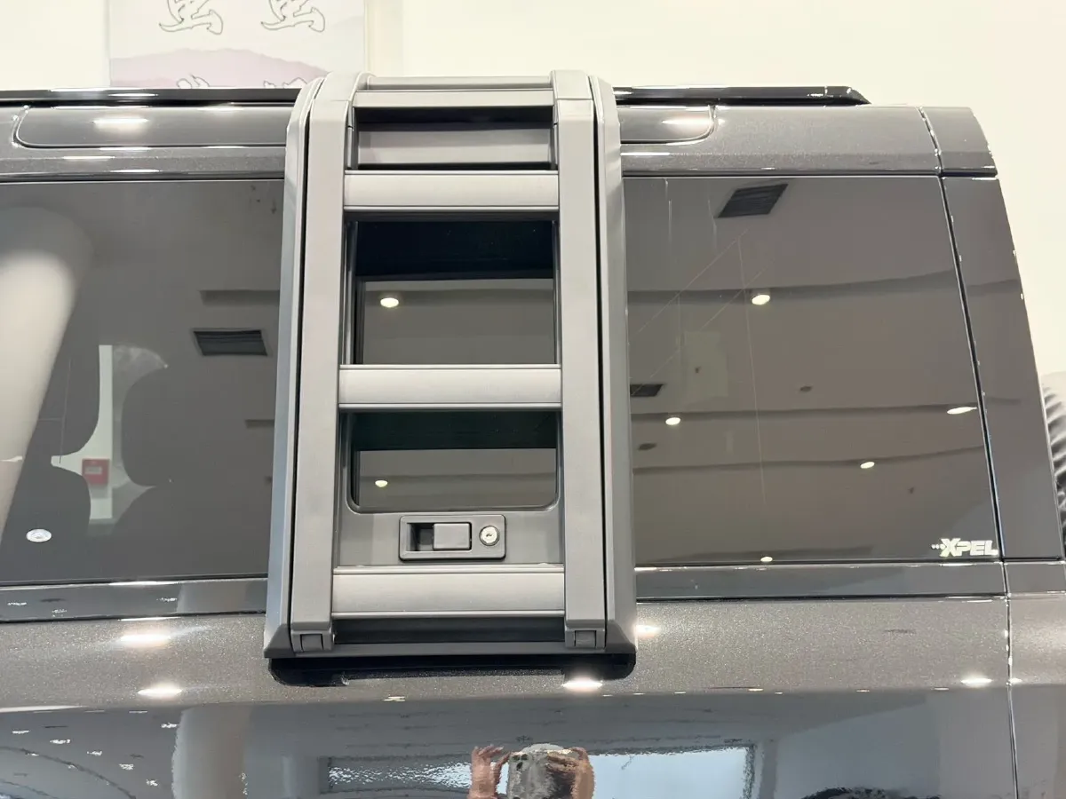 2023 Land Rover Defender 3.0T 400HP L6 8AT,autocango,china used car exporter,china ev exporter,chinese used car exporter,chinese used ev exporter