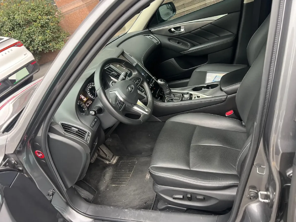 2018 Jeep Grand Commander 2.0T 265HP L4 9AT,autocango,china used car exporter,china ev exporter,chinese used car exporter,chinese used ev exporter