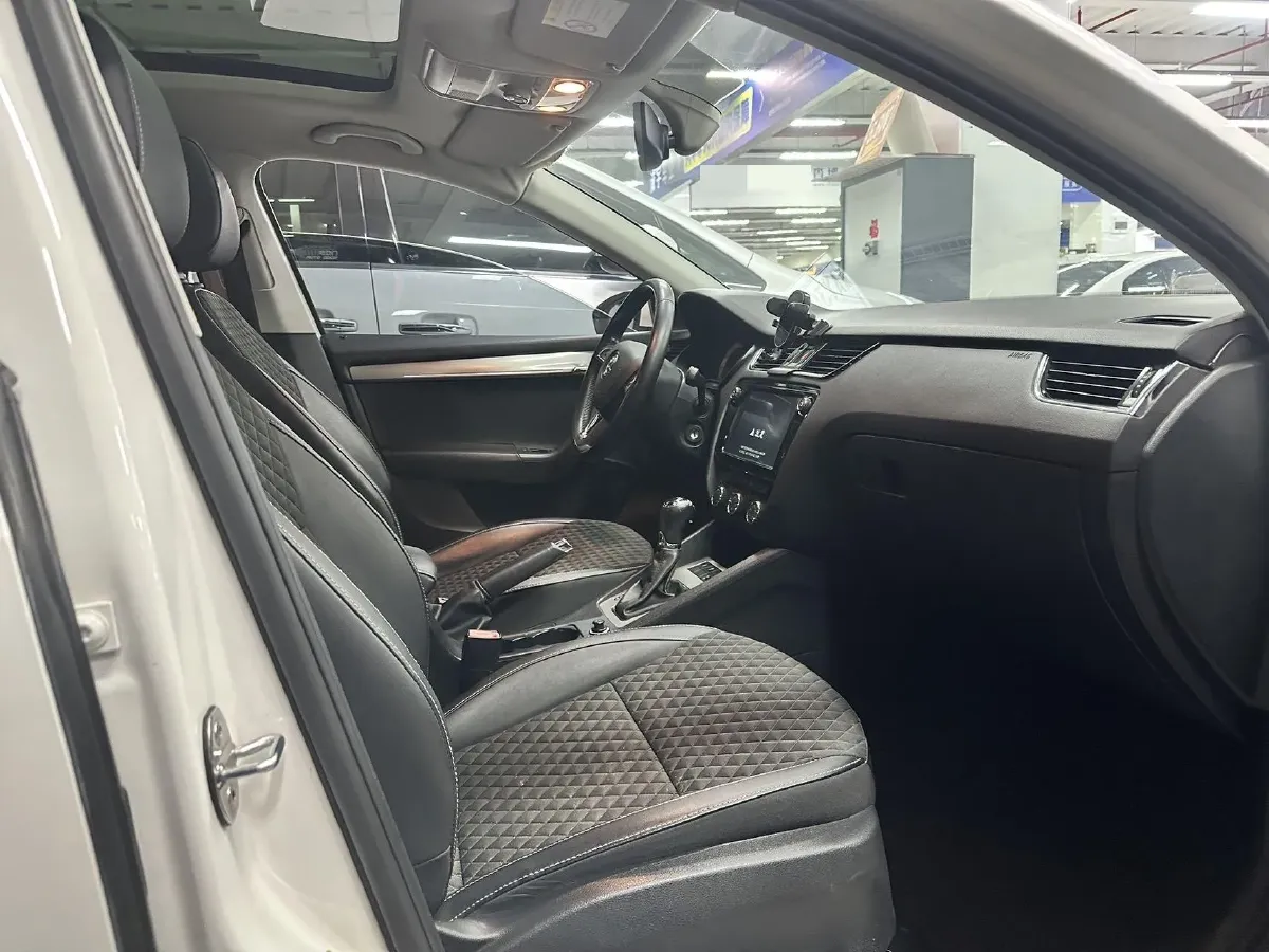 2018 Skoda Octavia 1.2T 116HP L4 7DCT,autocango,china used car exporter,china ev exporter,chinese used car exporter,chinese used ev exporter