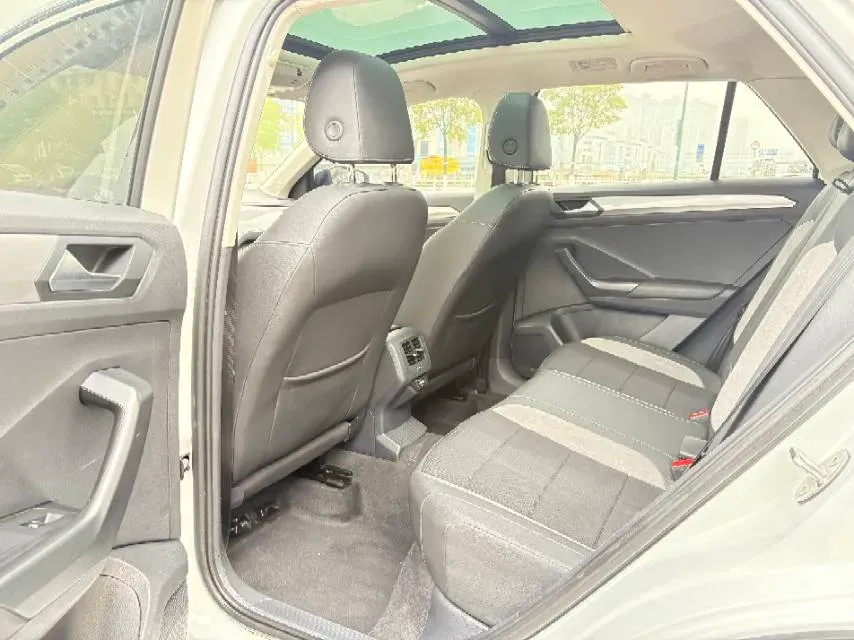 2019 Volkswagen T-Roc 1.4T 131HP L4 7DCT,autocango,china used car exporter,china ev exporter,chinese used car exporter,chinese used ev exporter