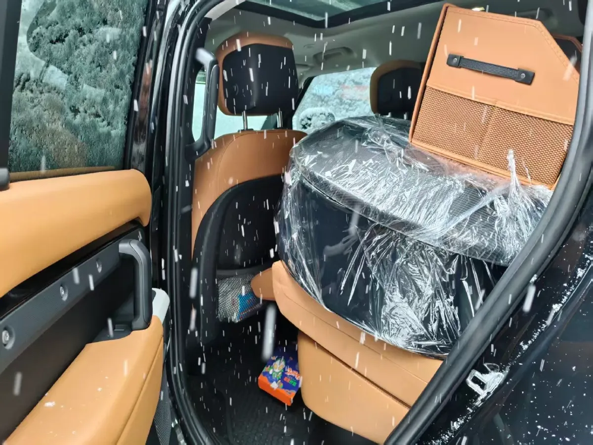 2024 Land Rover Defender 3.0T 400HP L6 8AT,autocango,china used car exporter,china ev exporter,chinese used car exporter,chinese used ev exporter