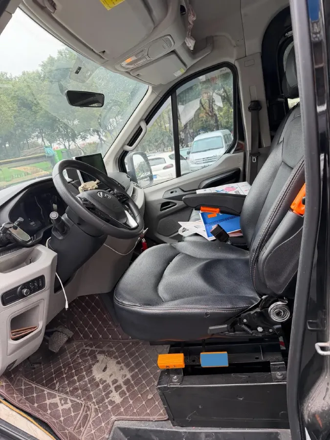 2022 HongQi H5 1.8T 197HP L4 6AT,autocango,china used car exporter,china ev exporter,chinese used car exporter,chinese used ev exporter