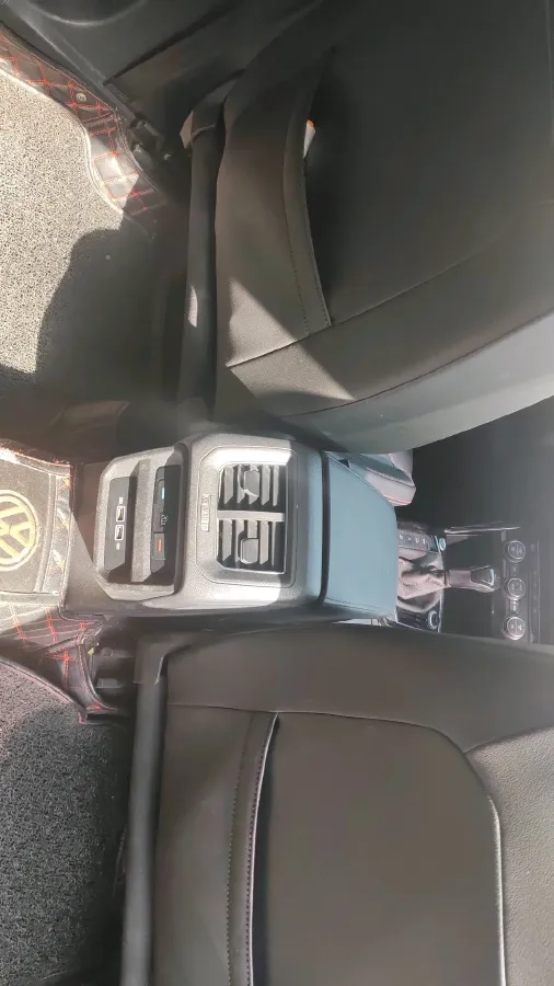 2019 Jeep Cherokee 2.0T 234HP L4 9AT,autocango,china used car exporter,china ev exporter,chinese used car exporter,chinese used ev exporter