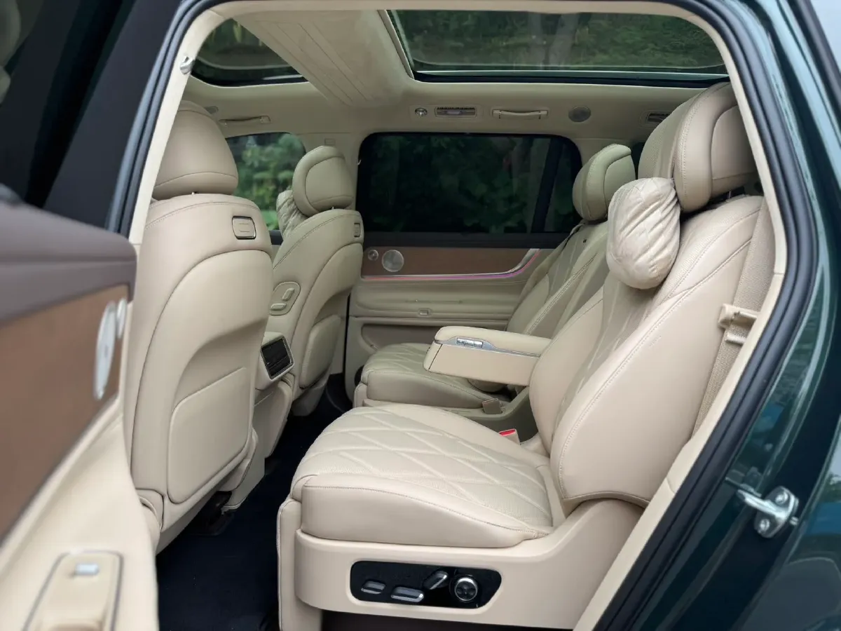 2025 AITO AITO M9 REEV 160HP REEV 52KWH,autocango,china used car exporter,china ev exporter,chinese used car exporter,chinese used ev exporter