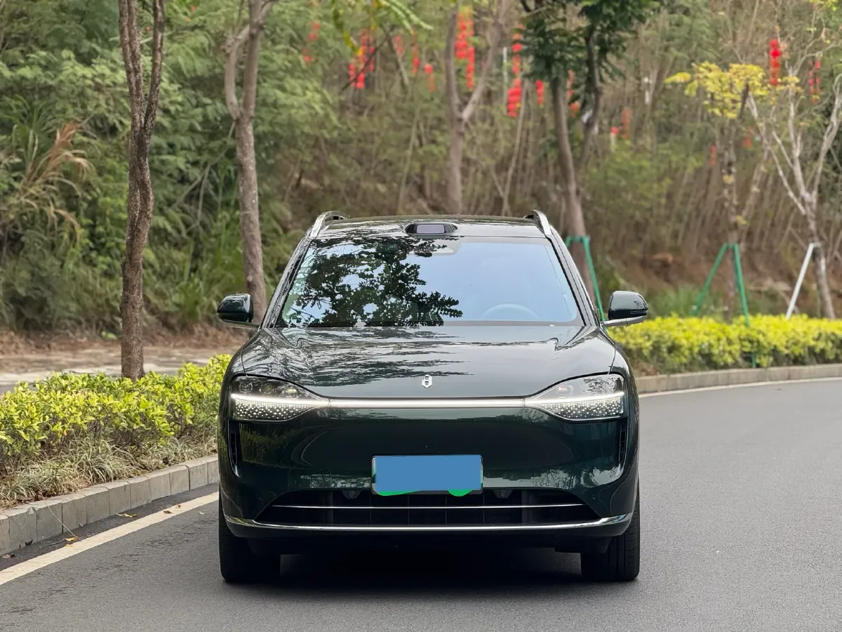 2025 AITO AITO M9 REEV 160HP REEV 52KWH,autocango,china used car exporter,china ev exporter,chinese used car exporter,chinese used ev exporter