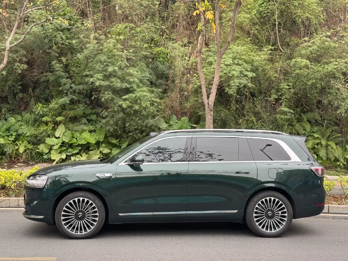 2025 AITO AITO M9 REEV 160HP REEV 52KWH,autocango,china used car exporter,china ev exporter,chinese used car exporter,chinese used ev exporter