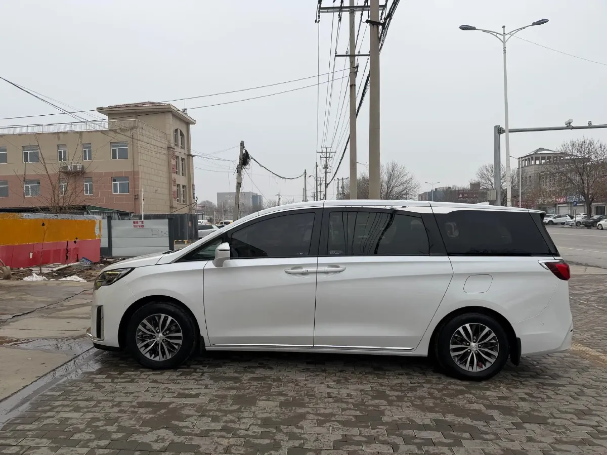 2023 Buick GL8 2.0T 237HP L4 9AT,autocango,china used car exporter,china ev exporter,chinese used car exporter,chinese used ev exporter