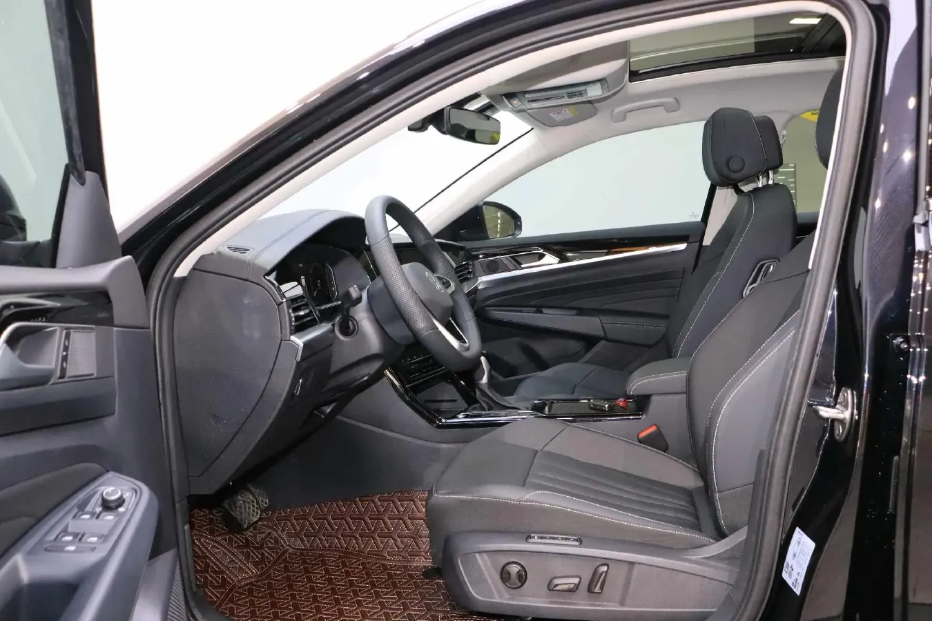 2025 Volkswagen Passat 2.0T 220HP L4 7DCT,autocango,china used car exporter,china ev exporter,chinese used car exporter,chinese used ev exporter