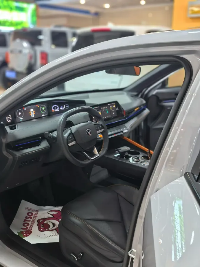 2022 ChangAn UNI-V 1.5T 188HP L4 7DCT,autocango,china used car exporter,china ev exporter,chinese used car exporter,chinese used ev exporter