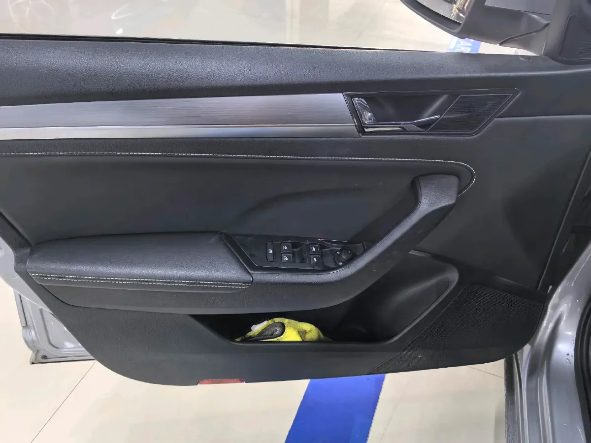 2019 Skoda Superb 2.0T 186HP L4 7DCT,autocango,china used car exporter,china ev exporter,chinese used car exporter,chinese used ev exporter