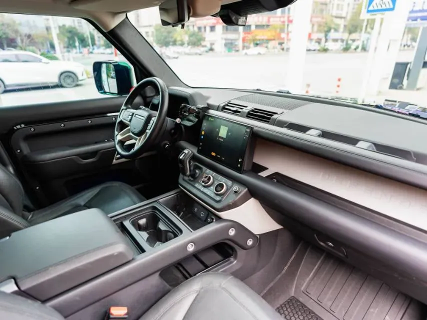 2024 Land Rover Defender 3.0T 400HP L6 8AT,autocango,china used car exporter,china ev exporter,chinese used car exporter,chinese used ev exporter