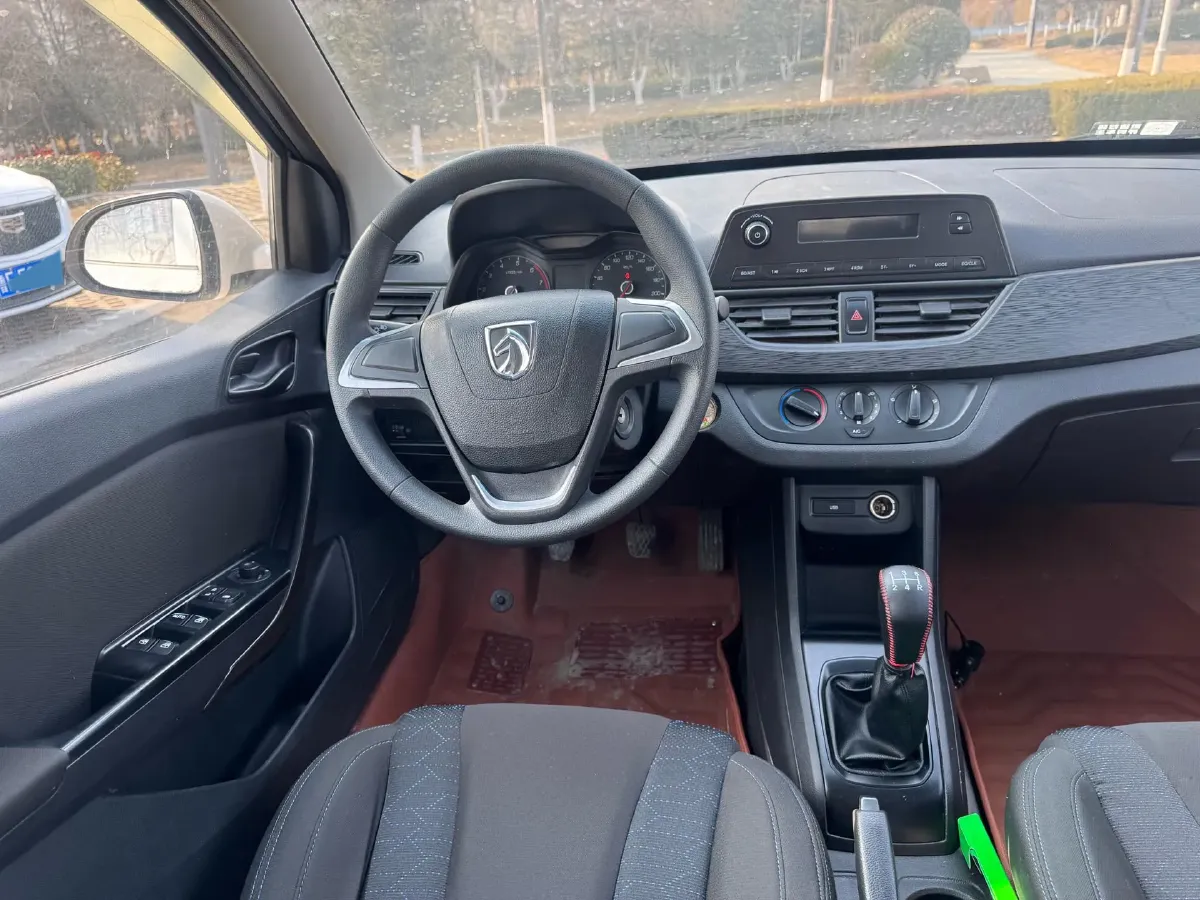 2016 BaoJun 310 1.2L 82HP L4 5MT,autocango,china used car exporter,china ev exporter,chinese used car exporter,chinese used ev exporter