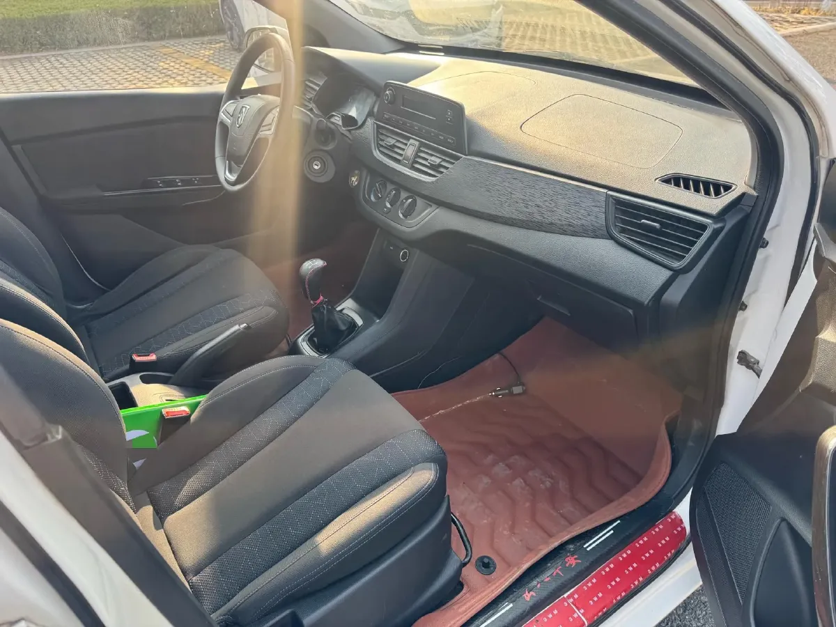 2016 BaoJun 310 1.2L 82HP L4 5MT,autocango,china used car exporter,china ev exporter,chinese used car exporter,chinese used ev exporter