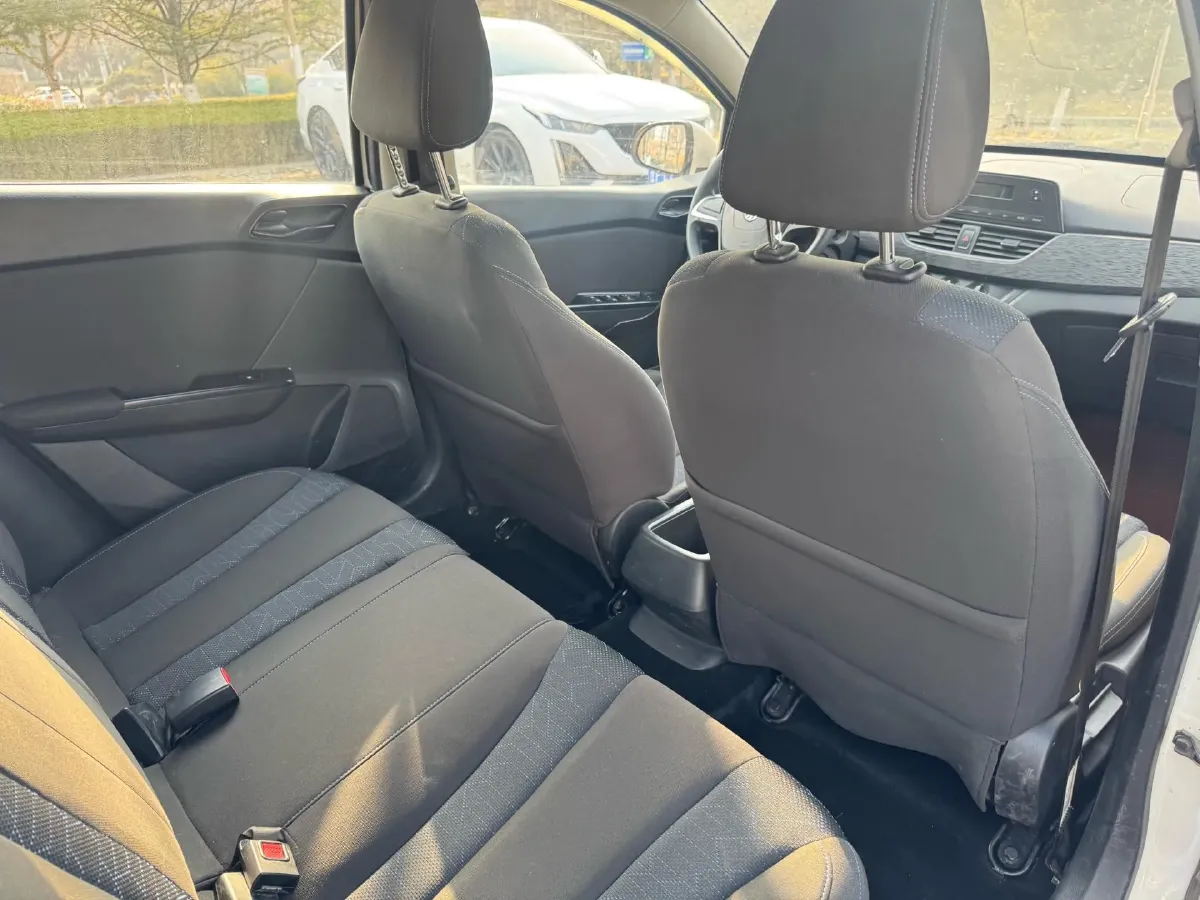 2016 BaoJun 310 1.2L 82HP L4 5MT,autocango,china used car exporter,china ev exporter,chinese used car exporter,chinese used ev exporter