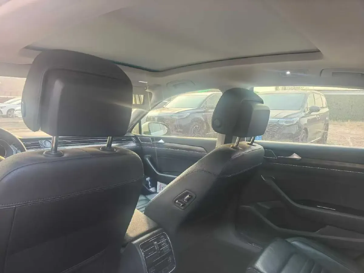 2018 Volkswagen Magotan 1.8T 180HP L4 7DCT,autocango,china used car exporter,china ev exporter,chinese used car exporter,chinese used ev exporter