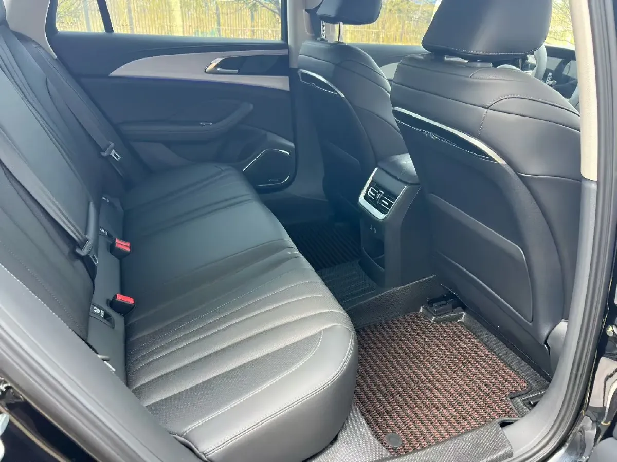 2025 HongQi H5 1.5T 169HP L4 1DHT Hybrid,autocango,china used car exporter,china ev exporter,chinese used car exporter,chinese used ev exporter