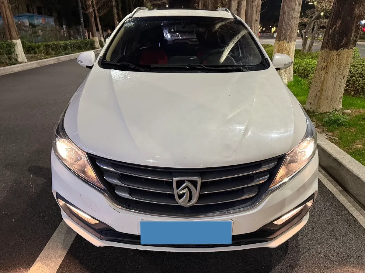 2017 BaoJun 310W 1.5L 112HP L4 6MT,autocango,china used car exporter,china ev exporter,chinese used car exporter,chinese used ev exporter