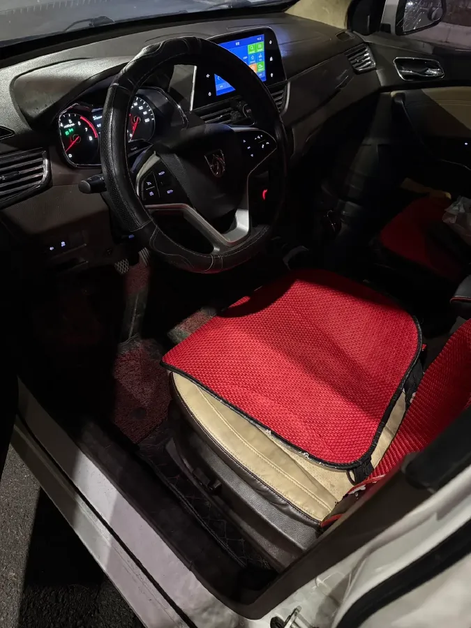 2017 BaoJun 310W 1.5L 112HP L4 6MT,autocango,china used car exporter,china ev exporter,chinese used car exporter,chinese used ev exporter