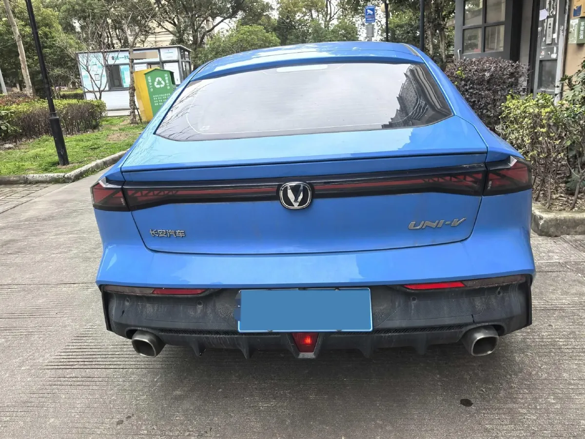 2022 ChangAn UNI-V 1.5T 188HP L4 7DCT,autocango,china used car exporter,china ev exporter,chinese used car exporter,chinese used ev exporter