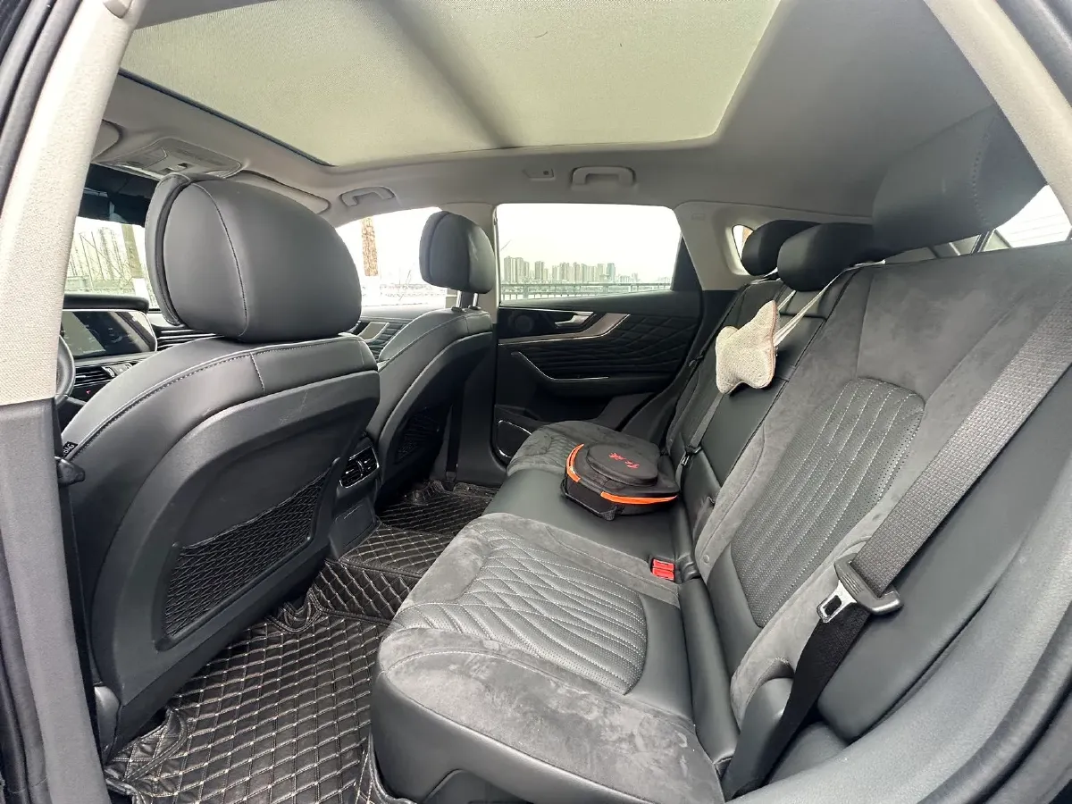 2022 HongQi HS5 2.0T 224HP L4 6AT,autocango,china used car exporter,china ev exporter,chinese used car exporter,chinese used ev exporter