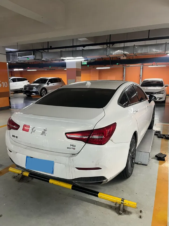 2020 HongQi H5 1.5T 169HP L4 7DCT,autocango,china used car exporter,china ev exporter,chinese used car exporter,chinese used ev exporter