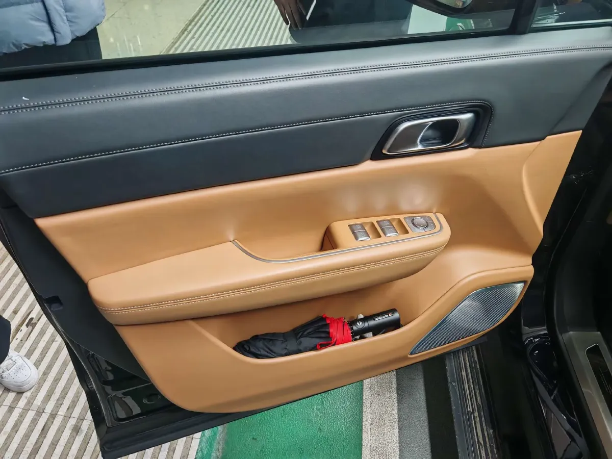 2020 Li ONE Range Extended 131HP REEV 40.5KWH,autocango,china used car exporter,china ev exporter,chinese used car exporter,chinese used ev exporter