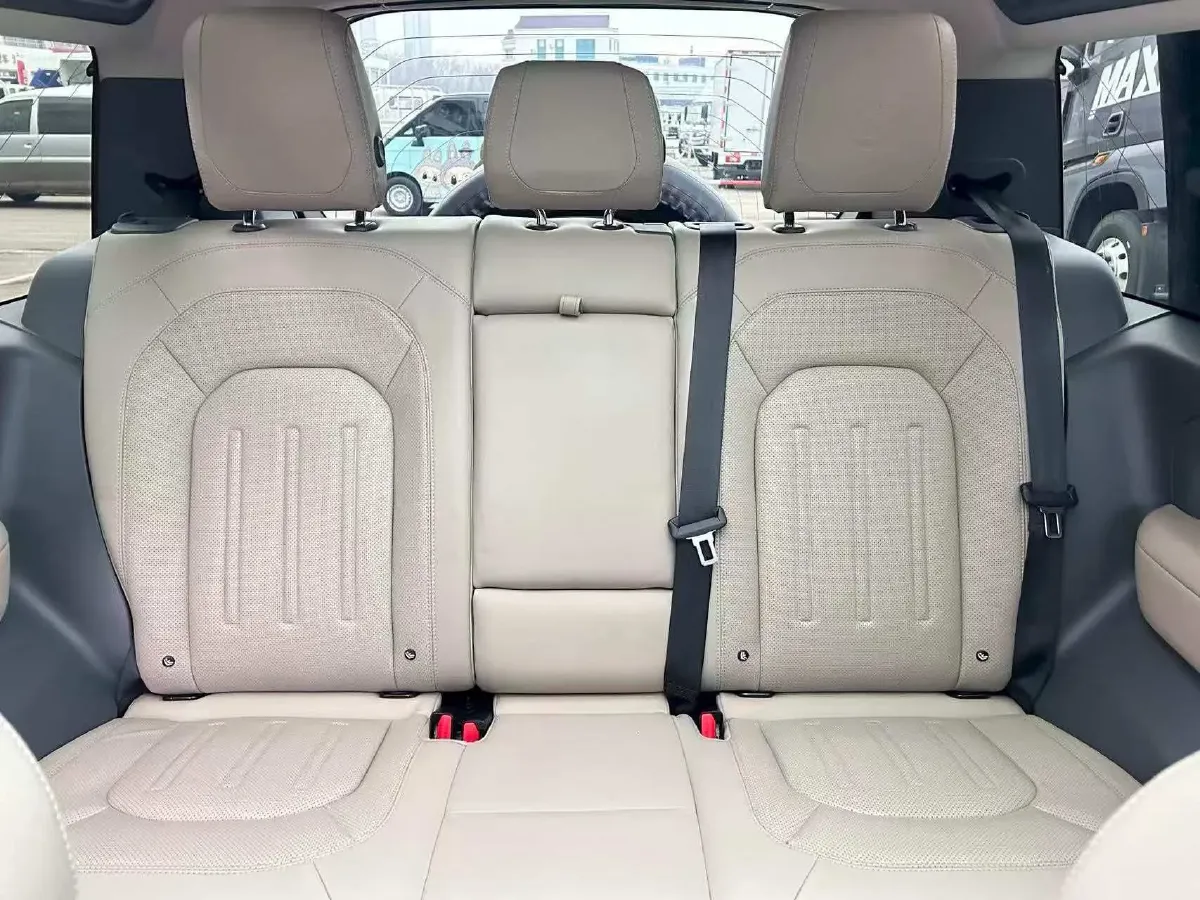 2022 Land Rover Defender 2.0T 300HP L4 8AT,autocango,china used car exporter,china ev exporter,chinese used car exporter,chinese used ev exporter